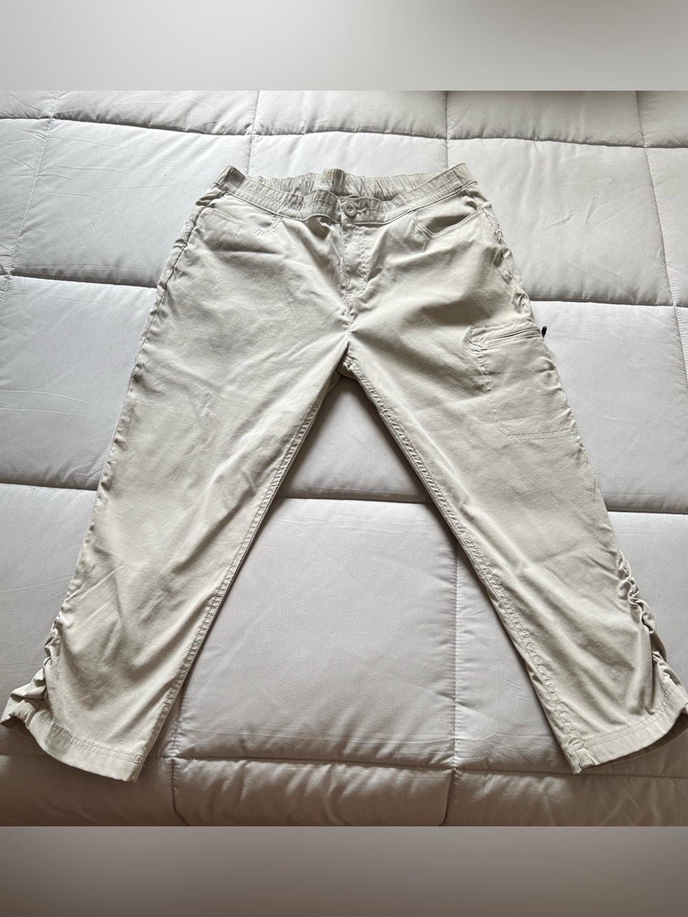 Eddie Bauer Women's Beige Capri Pants, Large